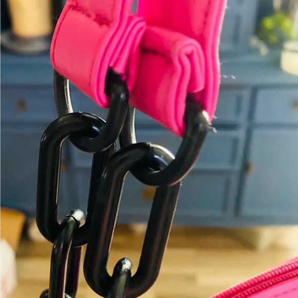 Hello Kitty Vibrant Pink Quilted Shoulder Bag - Picture 5 of 10